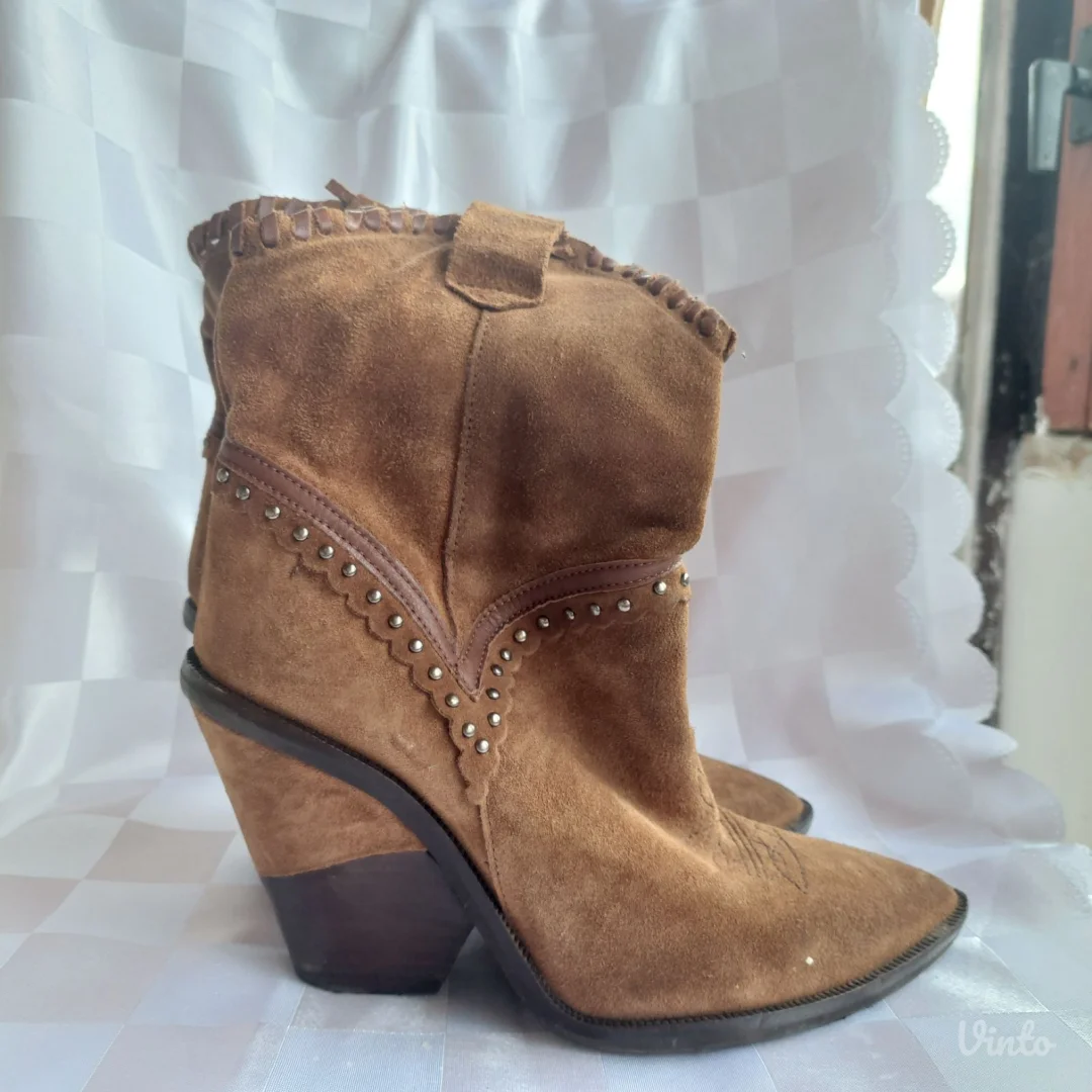 Divine follie kaubojke br 37