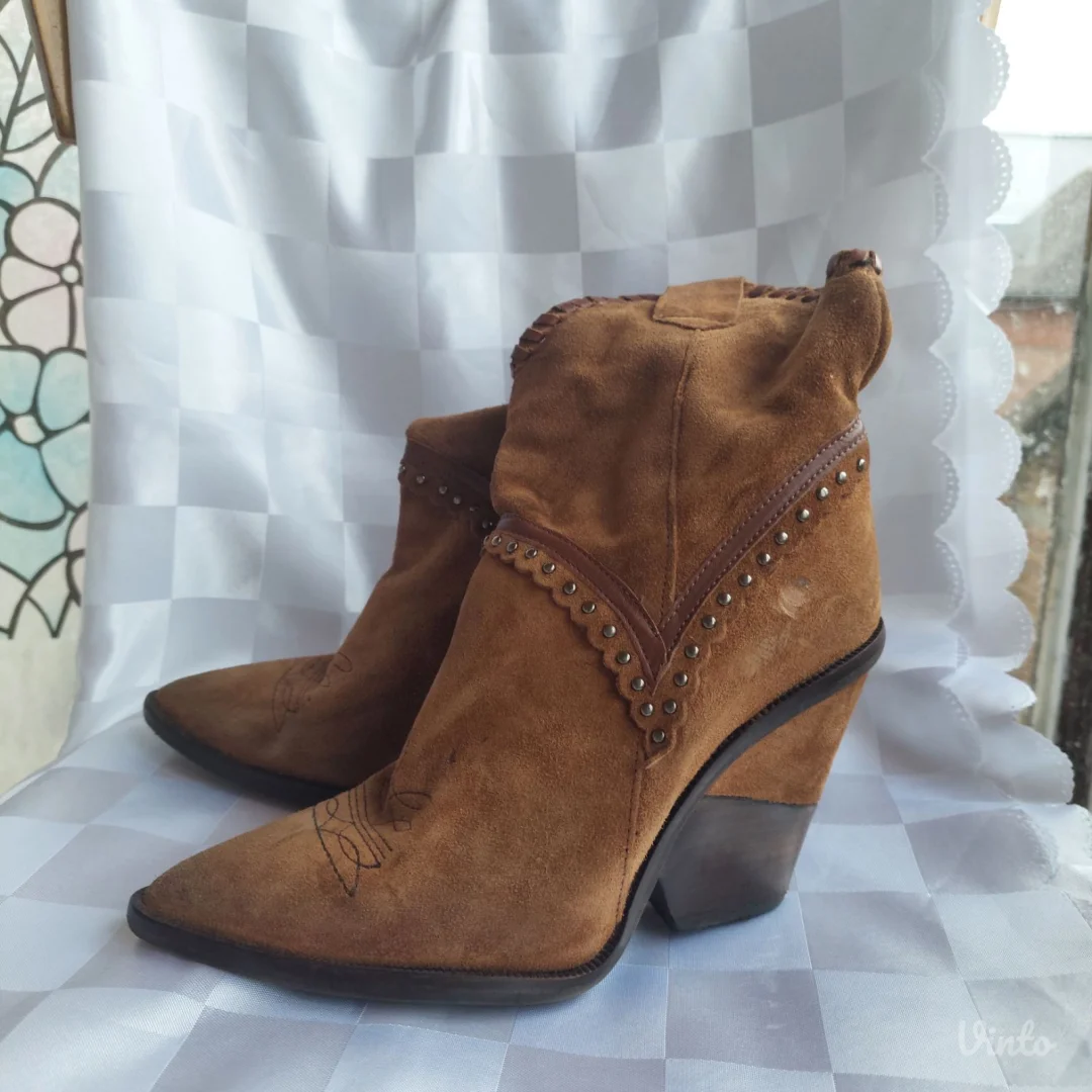 Divine follie kaubojke br 37