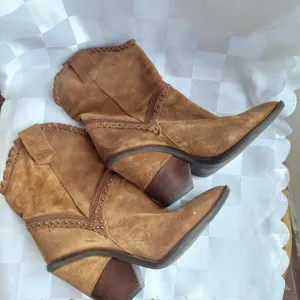 Divine follie kaubojke br 37