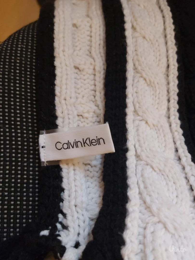 Čitajte oglas pažljivo! Calvin Klein šal