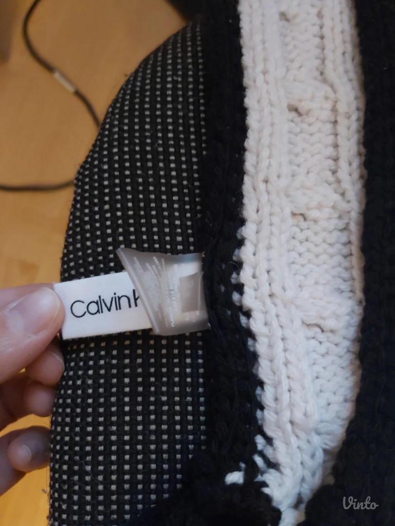 Čitajte oglas pažljivo! Calvin Klein šal