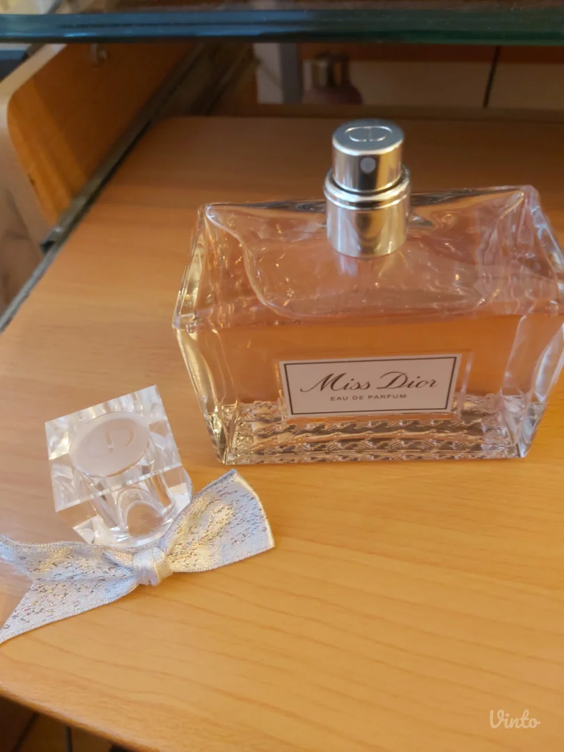 Čitajte oglas pažljivo! Parfem Miss Dior