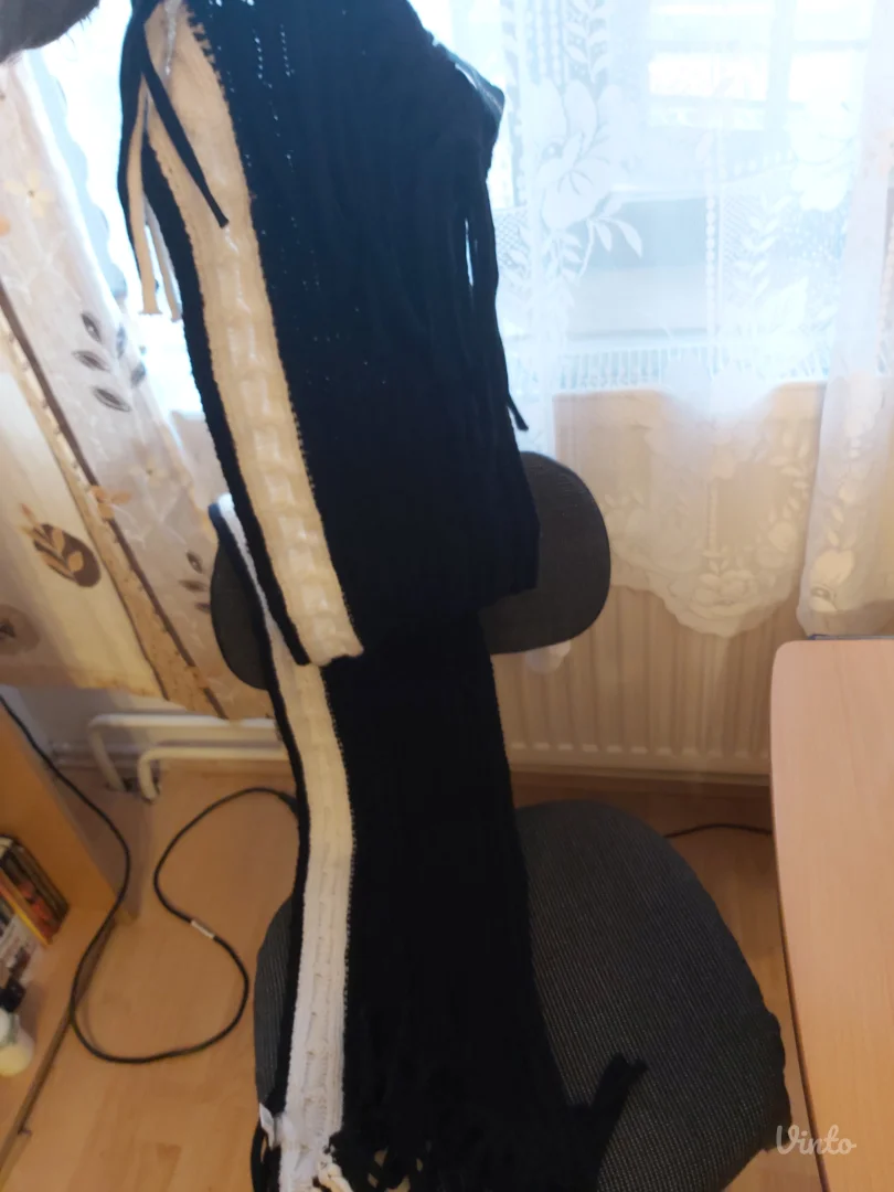 Čitajte oglas pažljivo! Calvin Klein šal