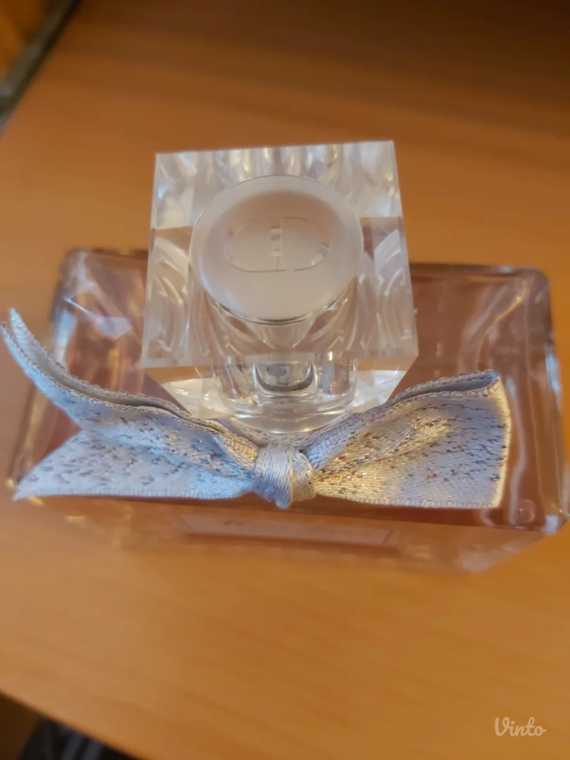 Čitajte oglas pažljivo! Parfem Miss Dior