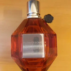 Čitajte oglas pažljivo! Parfem Flowerbomb Ruby Orchid Viktor@Rolf