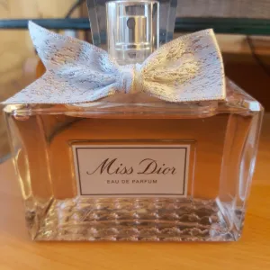 Čitajte oglas pažljivo! Parfem Miss Dior