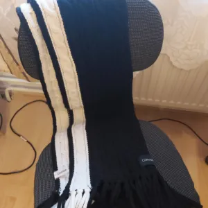Čitajte oglas pažljivo! Calvin Klein šal
