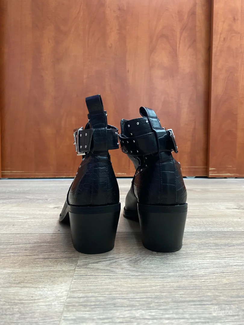 Stradivarius - Ženske čizme (gležnjače)