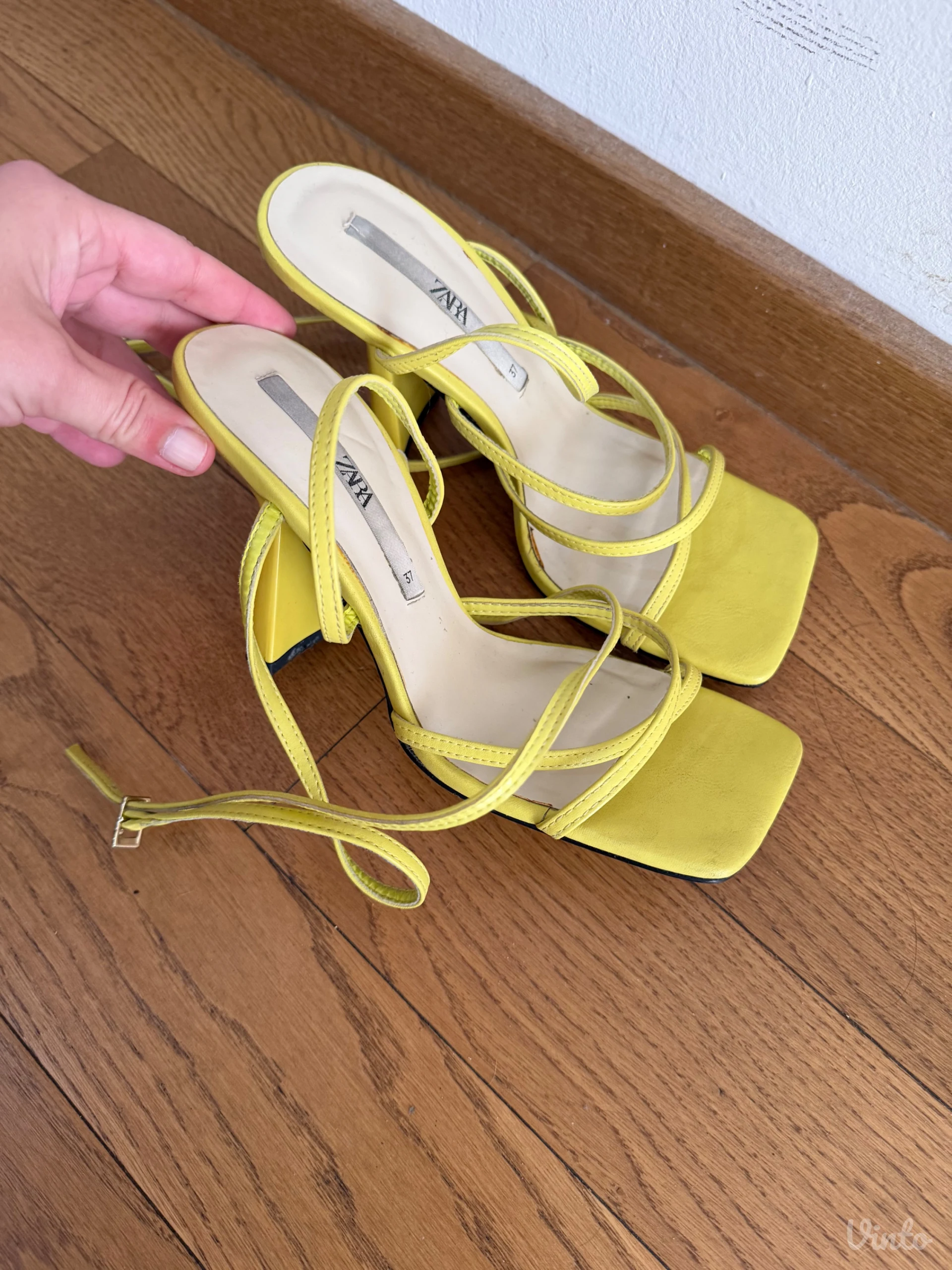 Zara sandale 37 broj