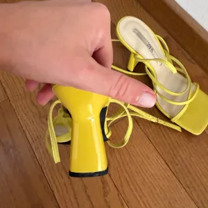 Zara sandale 37 broj