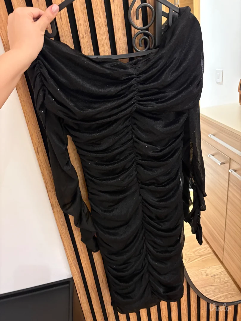 Crna sljokicasta haljina