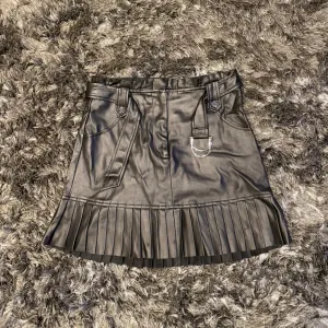 Zara - Kožna suknja