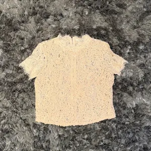 Zara - Čipkani top