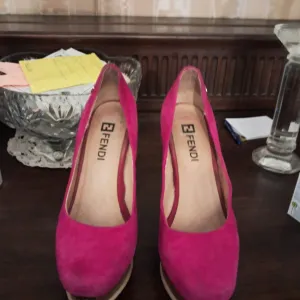 Fendi cipele