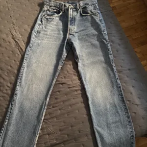 Zara zenske farmerice