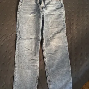 H&M farmerice mom jeans