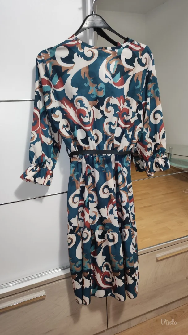 Elegantna haljina sa dezenom