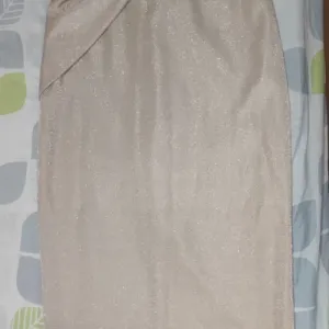 Elegantna svetlucava haljina – jedno rame