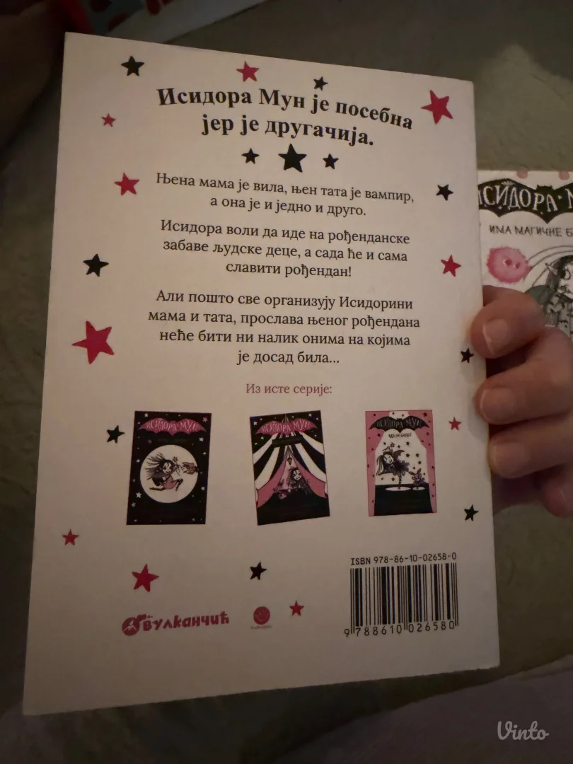 Isidora moon dve knjige