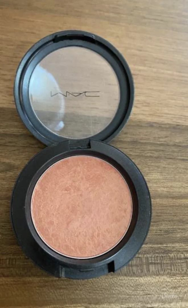 MAC cosmetics rumenilo Style frost powder