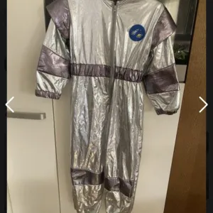 Zara odelo astronaut 8-10 god