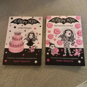 Isidora moon dve knjige