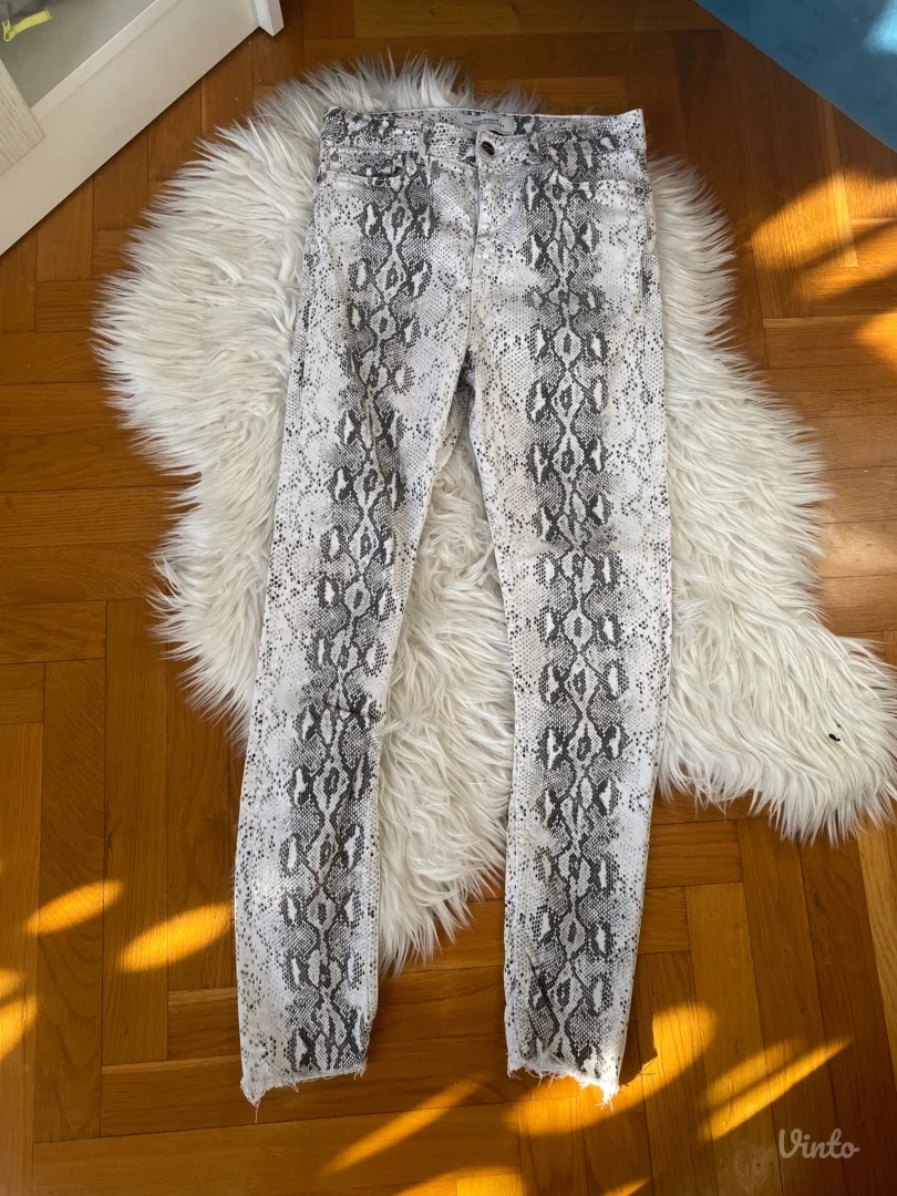 Nove Zara duboke pantalone S