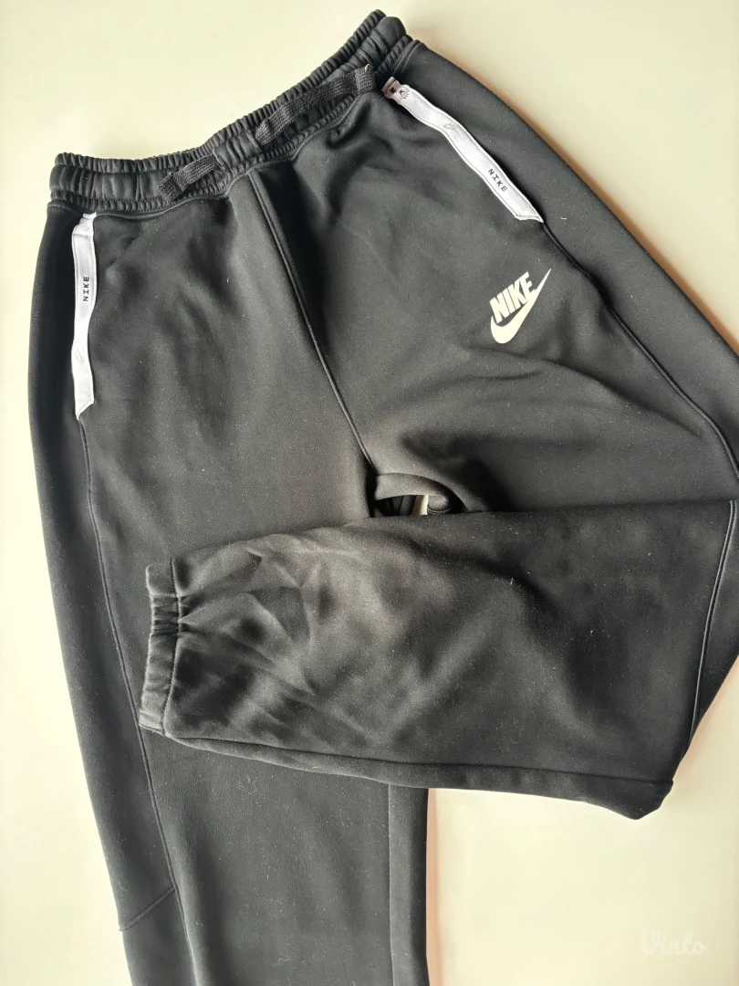 Nike-crne ženske trenerke