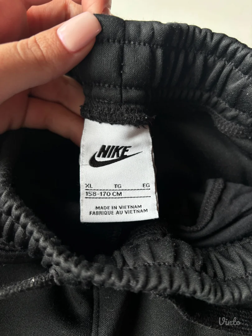 Nike-crne ženske trenerke