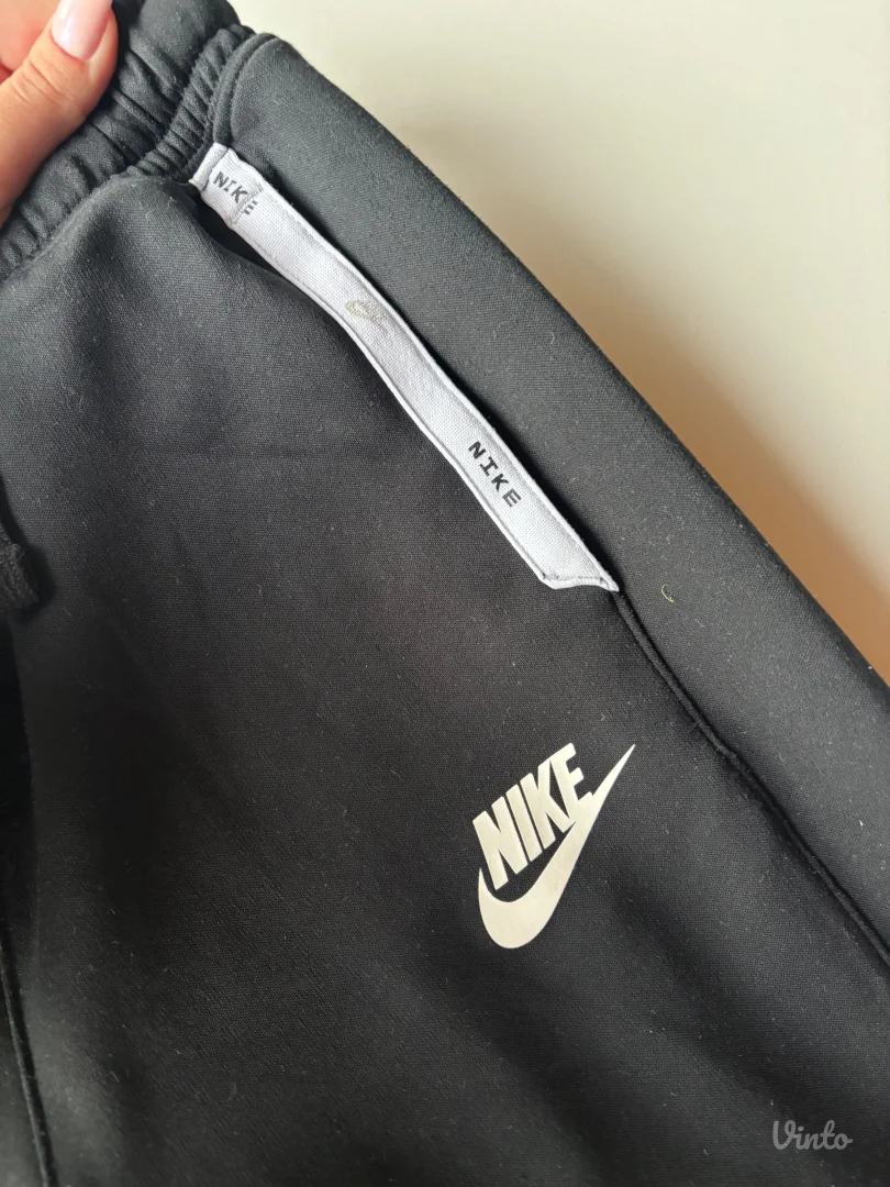 Nike-crne ženske trenerke