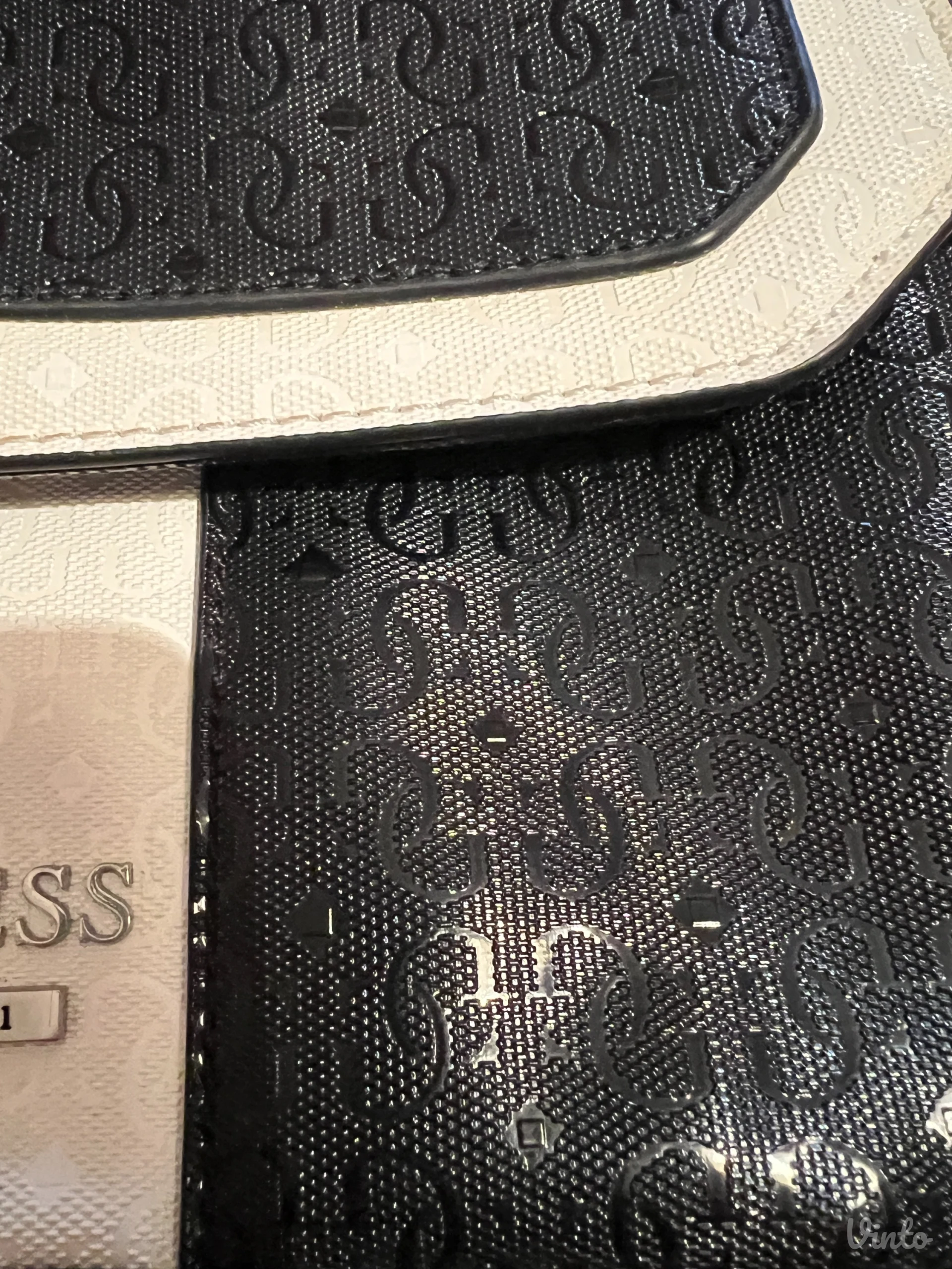 Original Guess crno bela tasna, nova