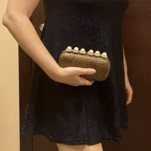 Elegantna pismo tasna sa velikim perlama