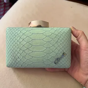 Axel pismo torbica nova, boja mente