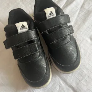 Adidas patike boj 26
