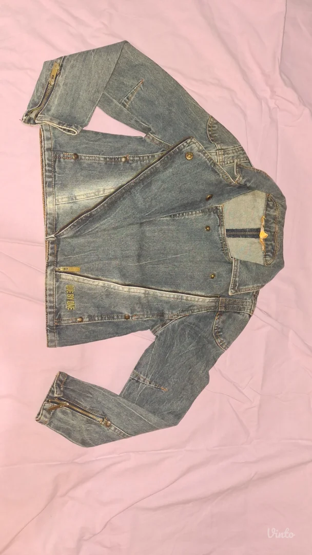 Ocuvana garderoba za devojcicu,vel 122/128