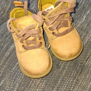 Obuca za bebu decaka