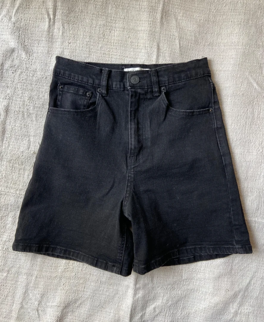 Pull&Bear crni teksas sorts XS/S