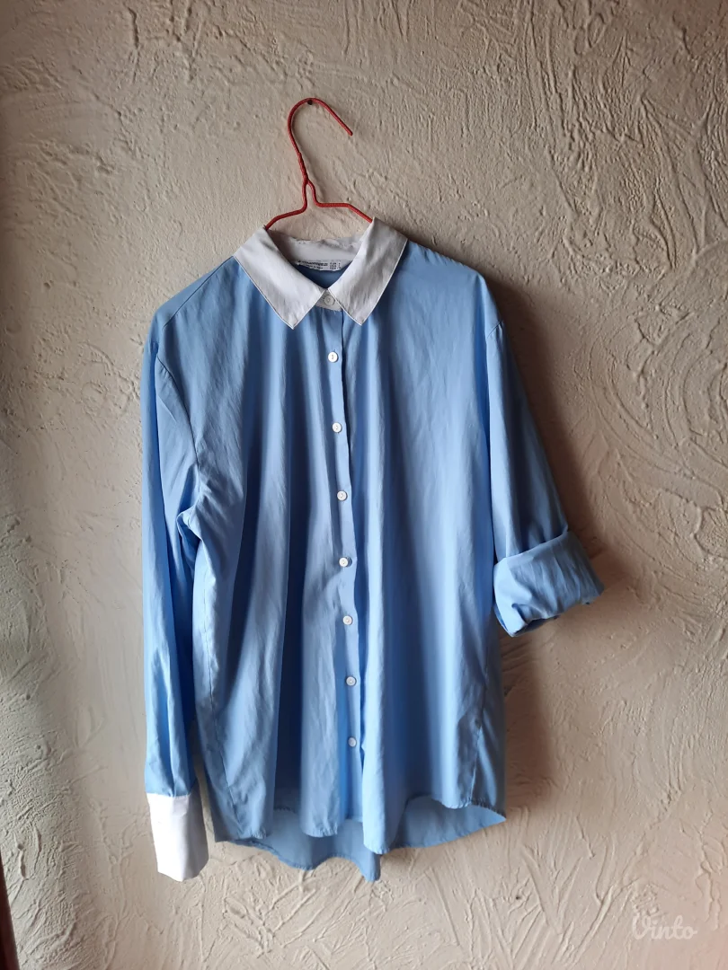 Stradivarius plavo bela kosulja S/M