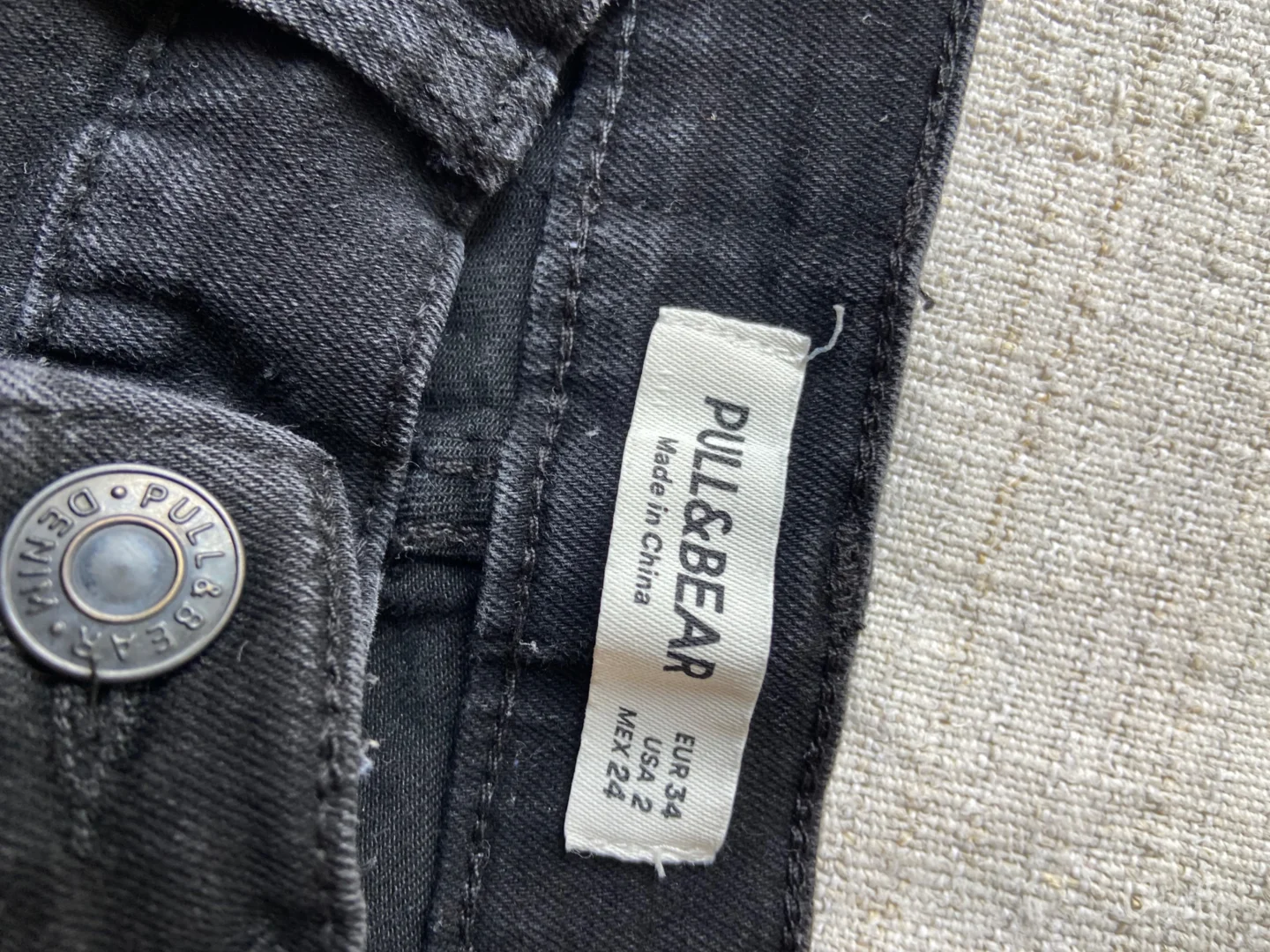 Pull&Bear crni teksas sorts XS/S