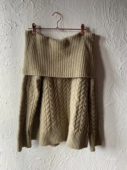 Bershka dzemper sa spustenim ramenima S/M