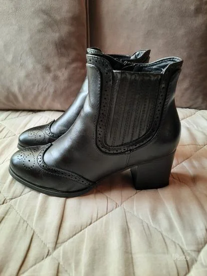 Emilie Strandberg crne cizmice na stiklu 37/24cm.