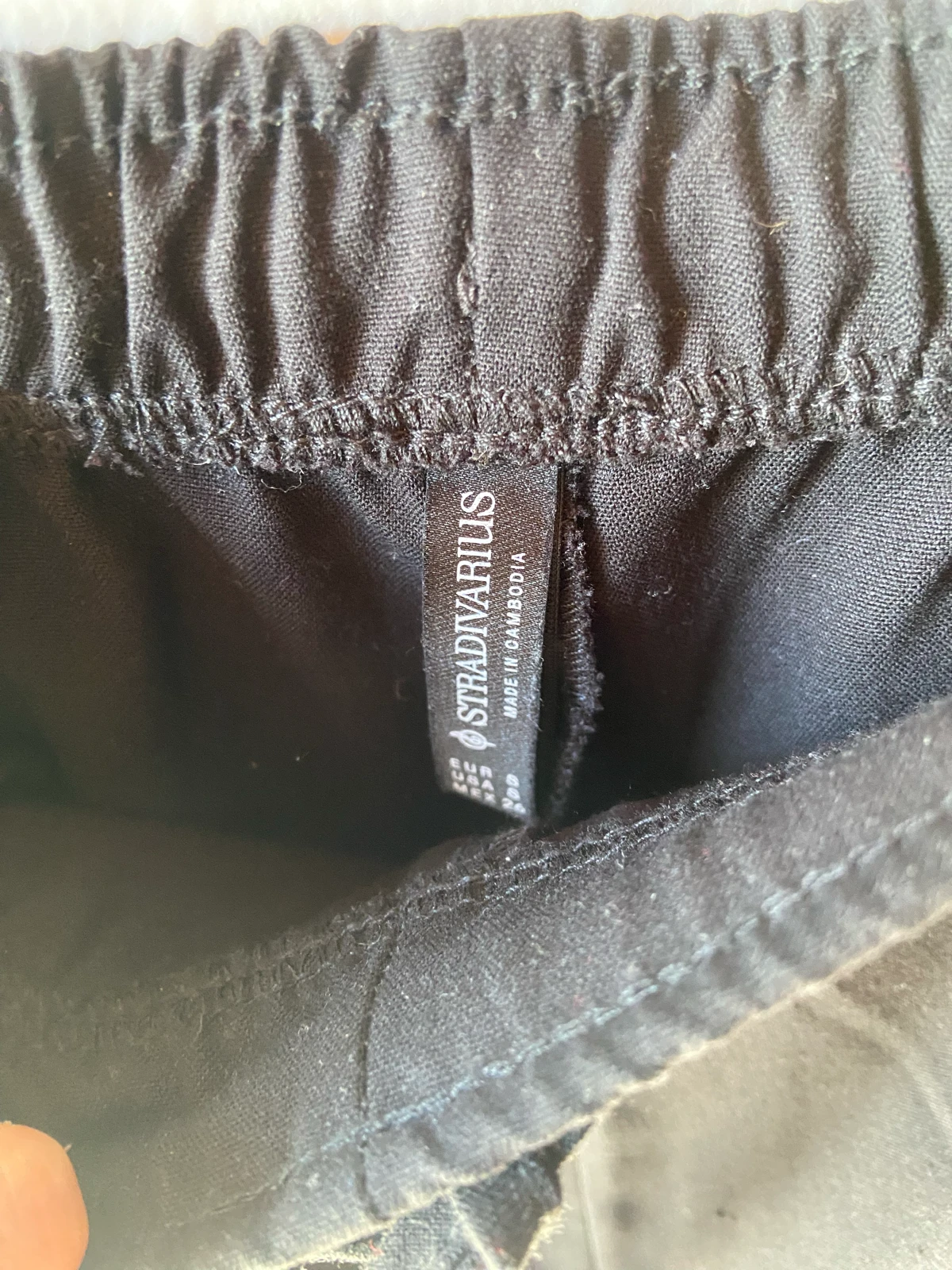 Stradivarius crne pantalone S/M