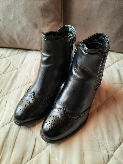 Emilie Strandberg crne cizmice na stiklu 37/24cm.