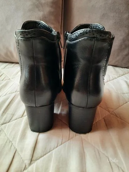 Emilie Strandberg crne cizmice na stiklu 37/24cm.