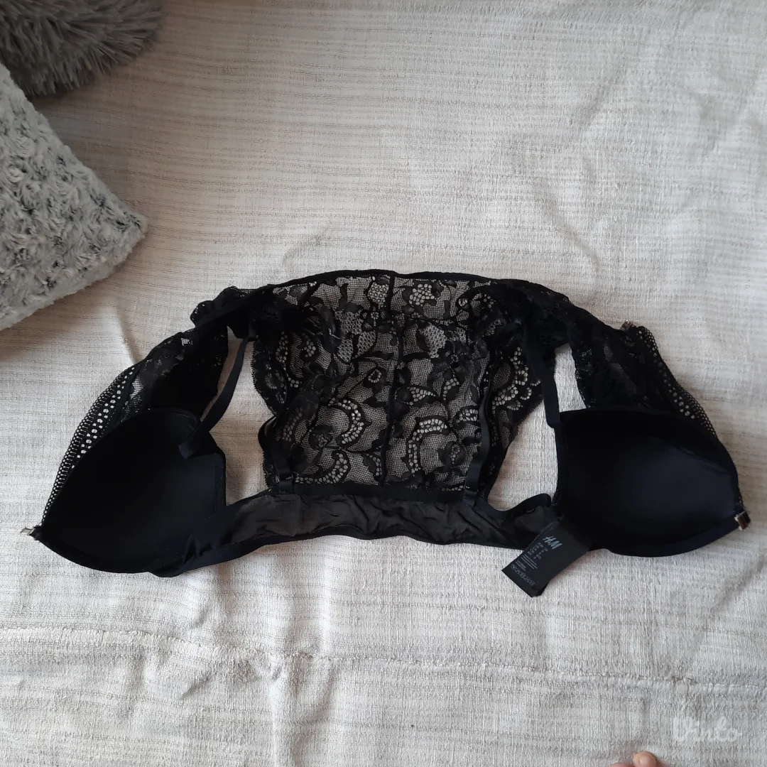 H&M crni top od cipke 75B