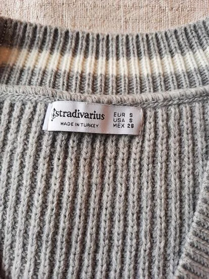 Stradivarius sivi prsluk/pulover S/M