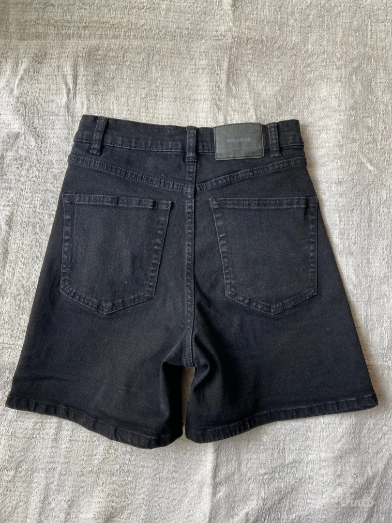 Pull&Bear crni teksas sorts XS/S