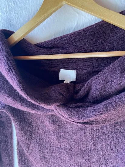 H&M dzemper sa spustenim ramenima S/M