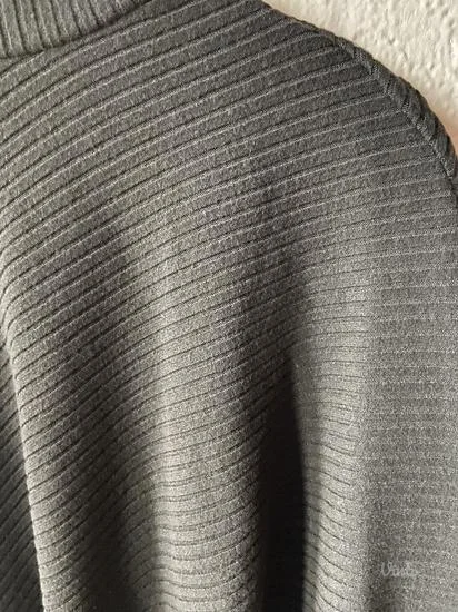 Asimetricni crni dzemper/rolka S/M NOVO