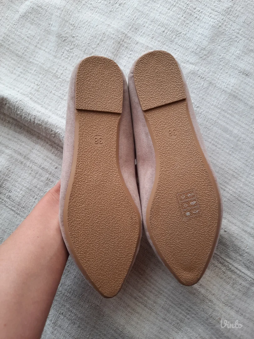 Sinsay nude baletanke 38 24cm.